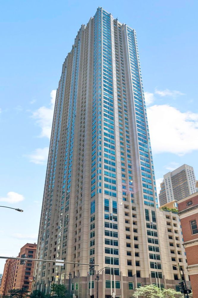 33 West Ontario Street 42en, Chicago, 60654