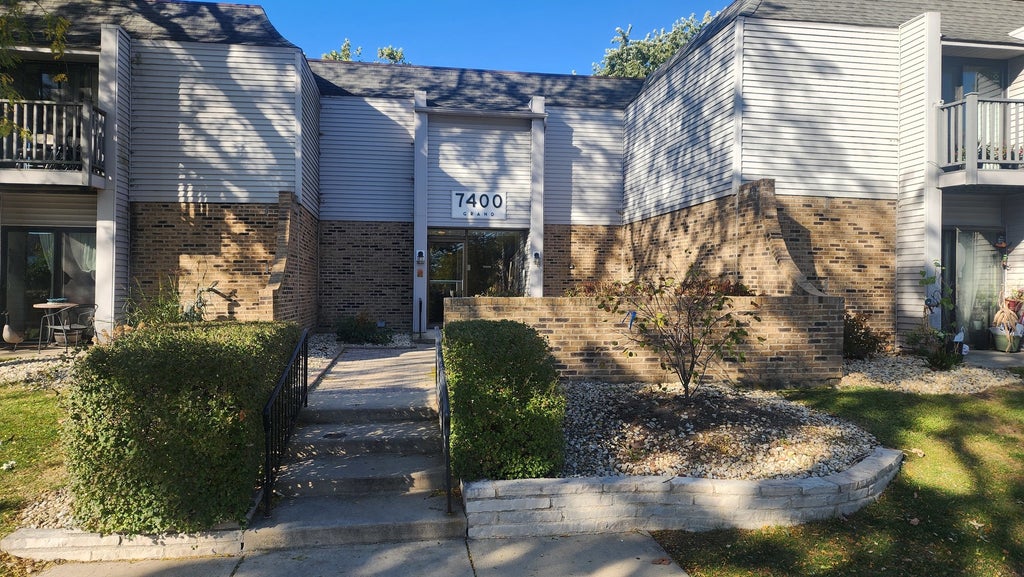 7400 Grand Street 205, Downers Grove