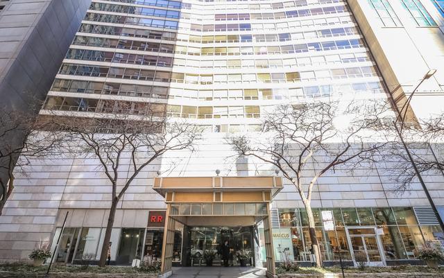 110 East Delaware Place 2003, Chicago