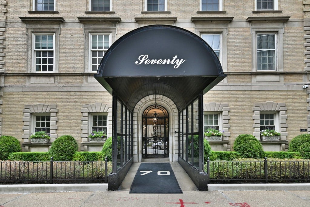 70 East Scott Street 408, Chicago, 60610