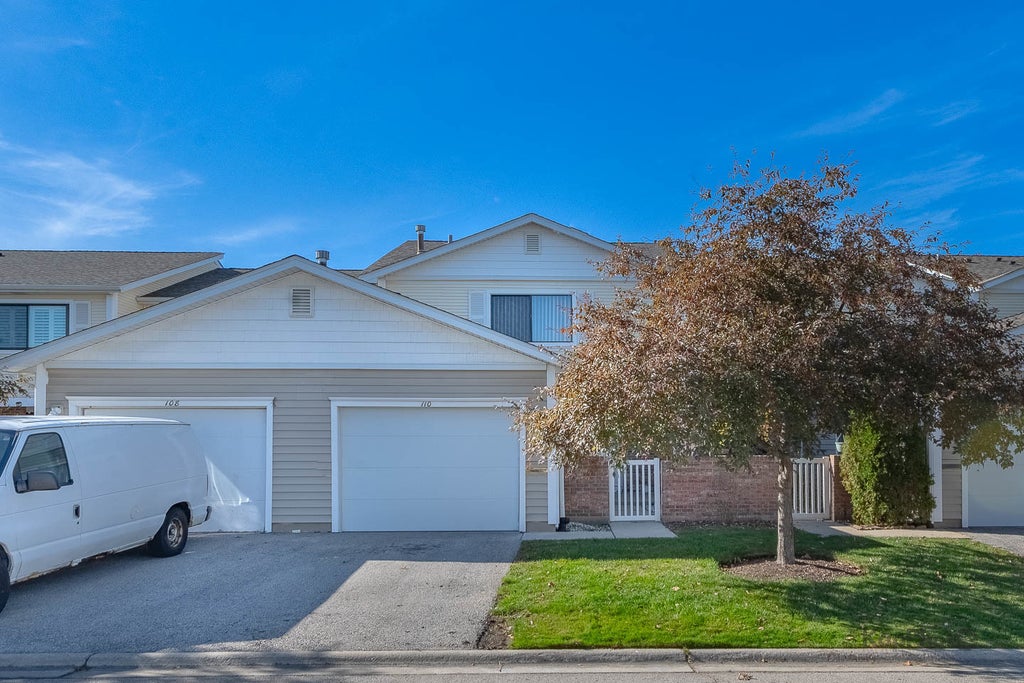 110 North Waterford Drive 21, Schaumburg