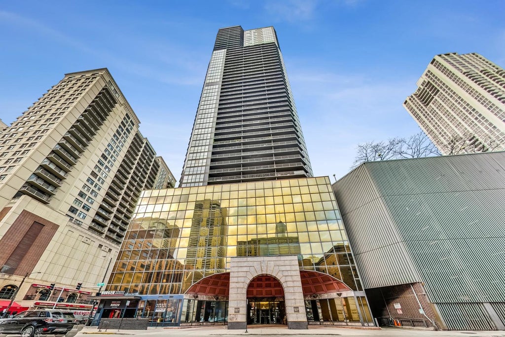 10 East Ontario Street 5104, Chicago, 60611