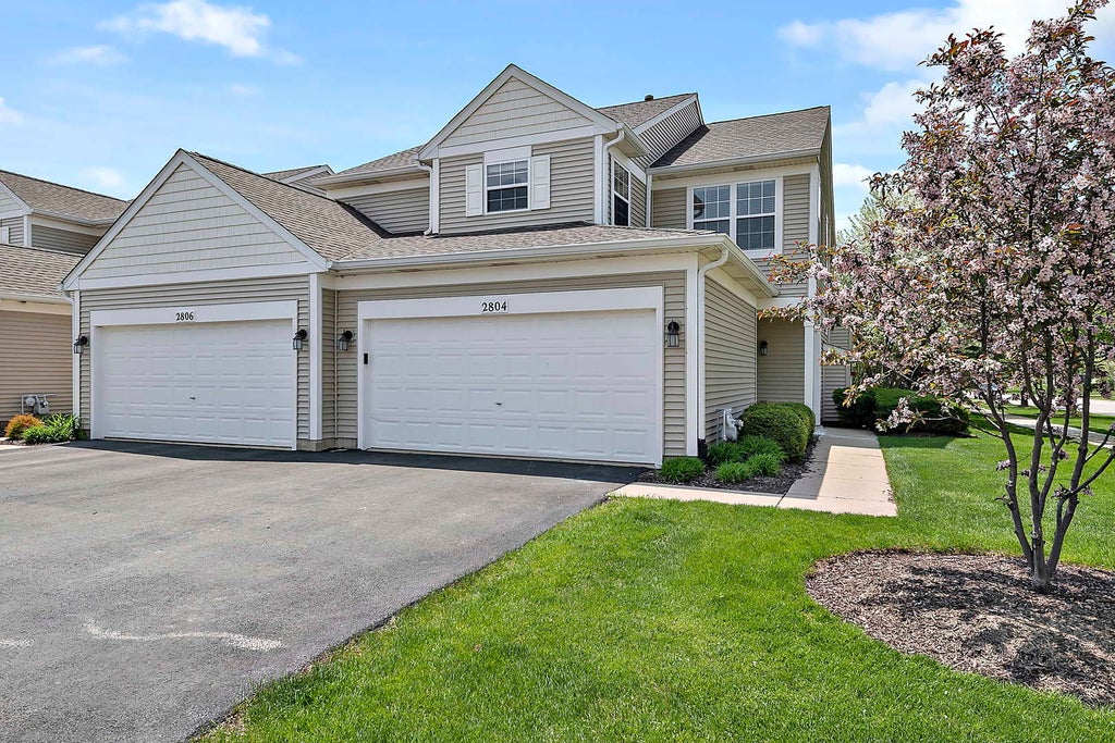 2804 White Thorn Circle 2804, Naperville