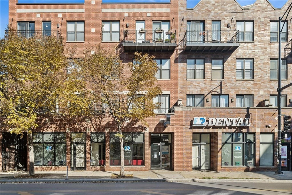 2511 North Milwaukee Avenue 2s, Chicago, 60647