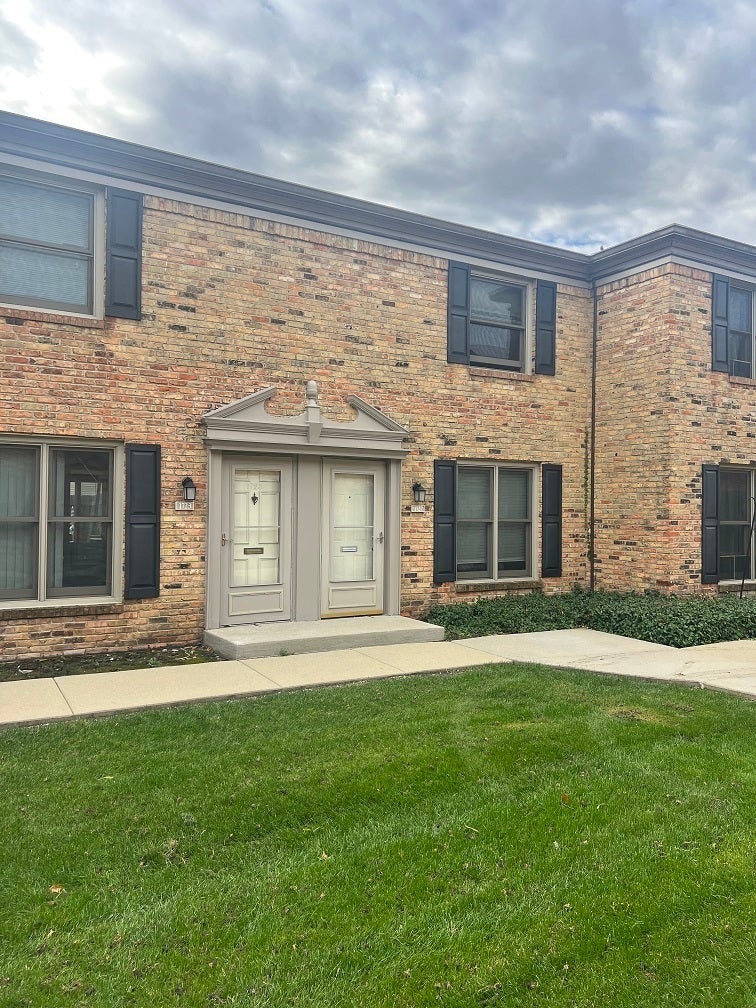 1727 Sessions Walk, Hoffman Estates