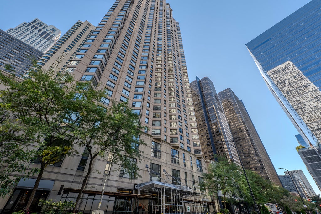 401 East Ontario Street 1805, Chicago, 60611