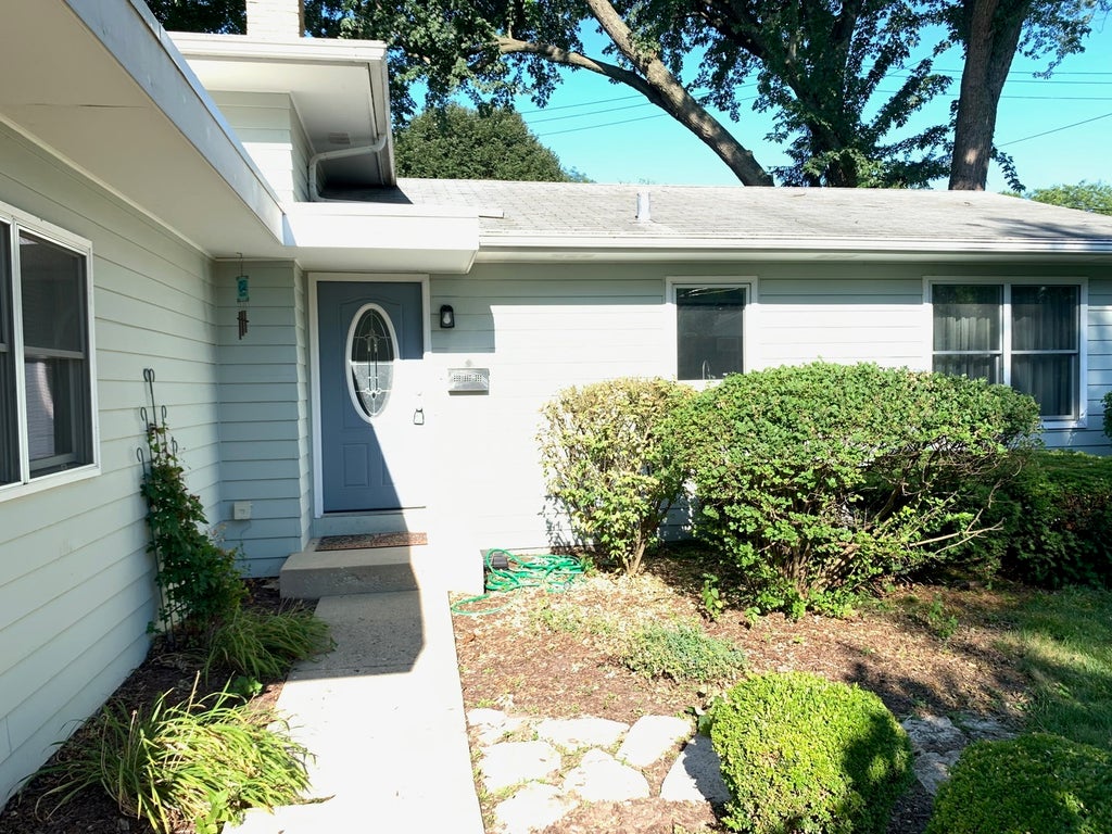 1126 Laurel Lane, Naperville