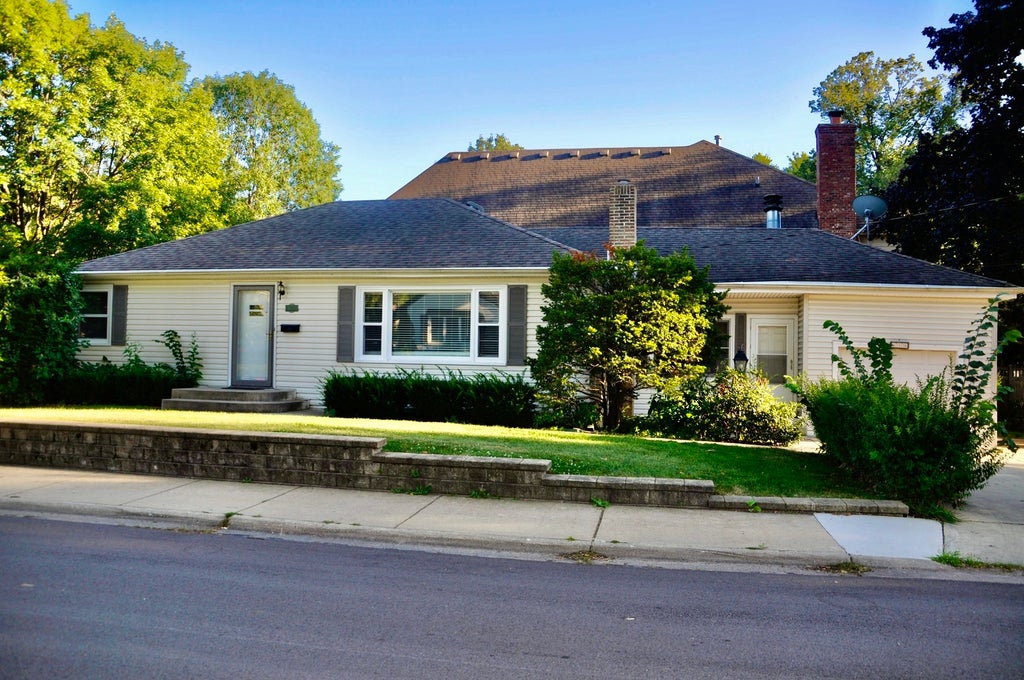 110 West 12th Avenue, Naperville