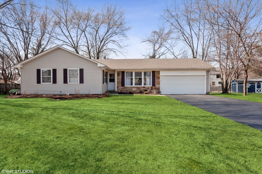 1915 Farmington Court, Naperville