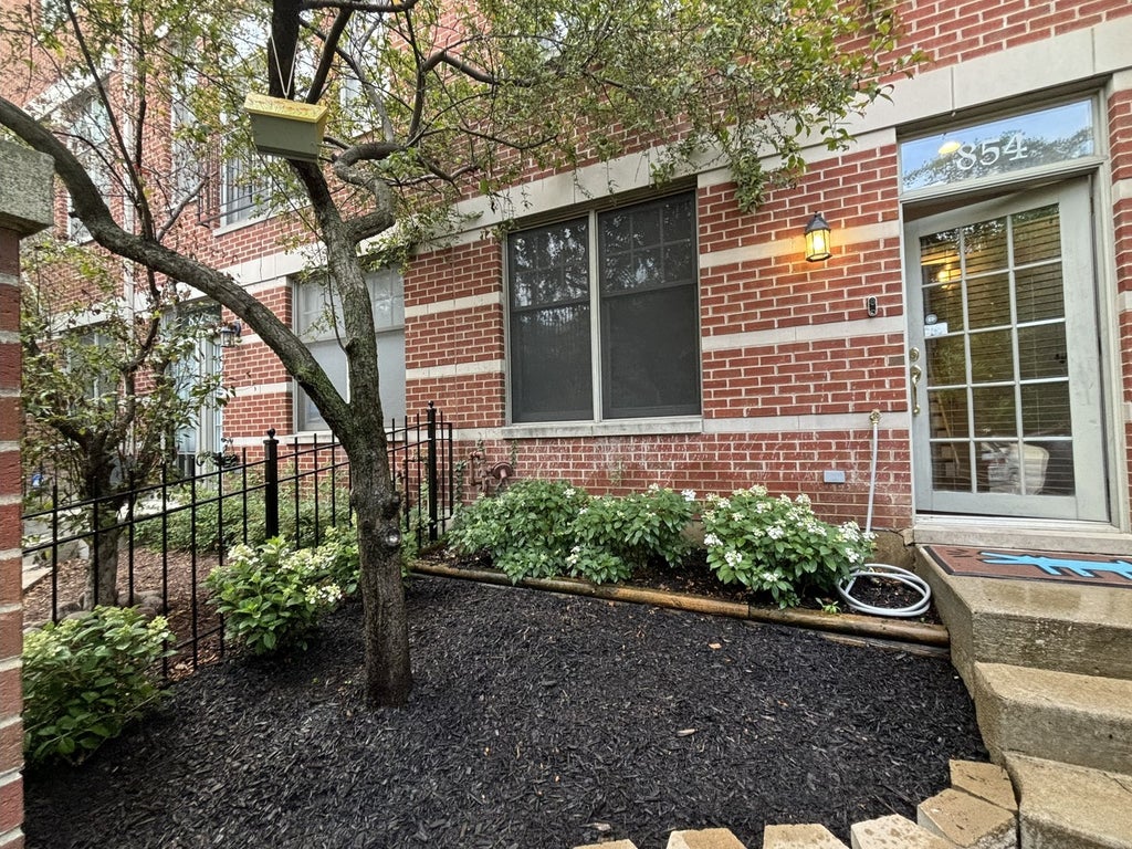 854 North Ogden Avenue, Chicago, 60642
