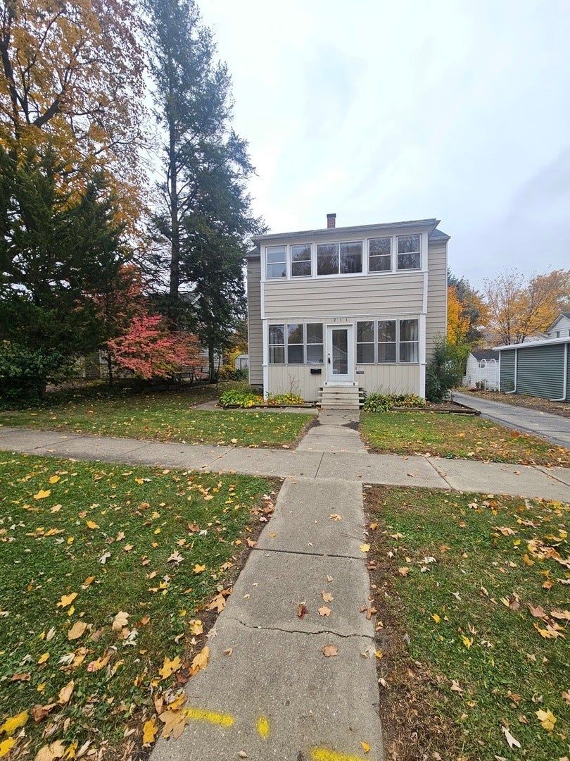 211 Edwards Avenue 1, West Dundee