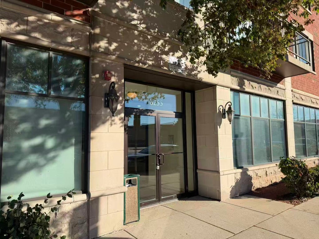 8255 Skokie Boulevard 406, Skokie, 60077