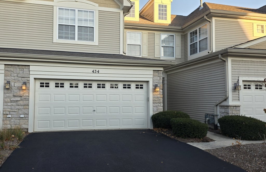 434 Vaughn Circle, Aurora