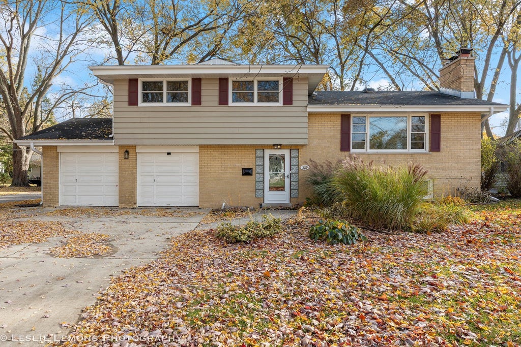 320 Elmwood Drive, Naperville