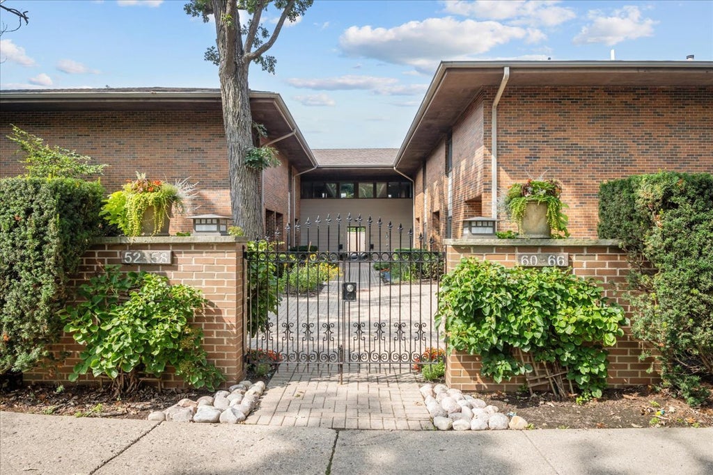 62 East Center Avenue 62, Lake Bluff, 60044