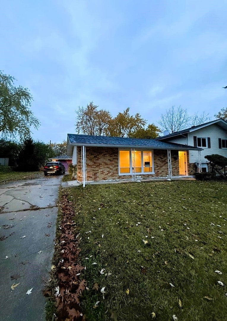 1440 Gentry Road, Hoffman Estates