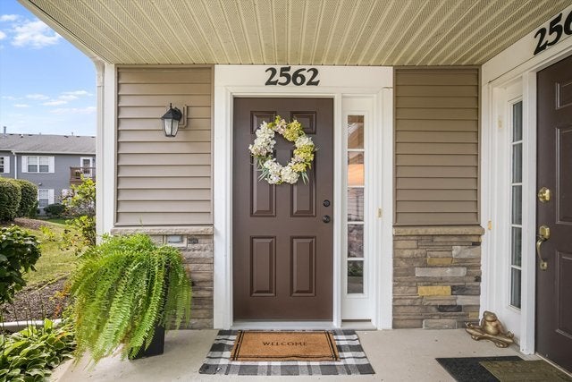 2562 Golf Ridge Circle 2562, Naperville