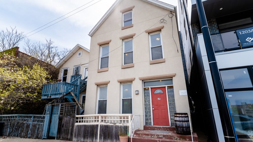 942 North Elston Avenue 2r, Chicago, 60642