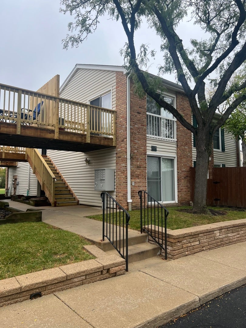 1874 Huntington Boulevard H, Hoffman Estates