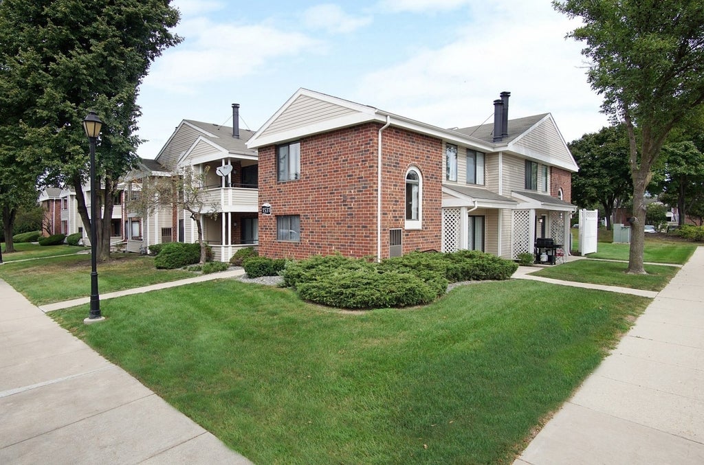 1507 Westminster Drive 108, Naperville