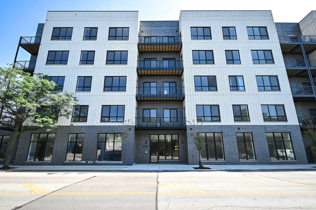 2127 West Madison Street 404, Chicago, 60612