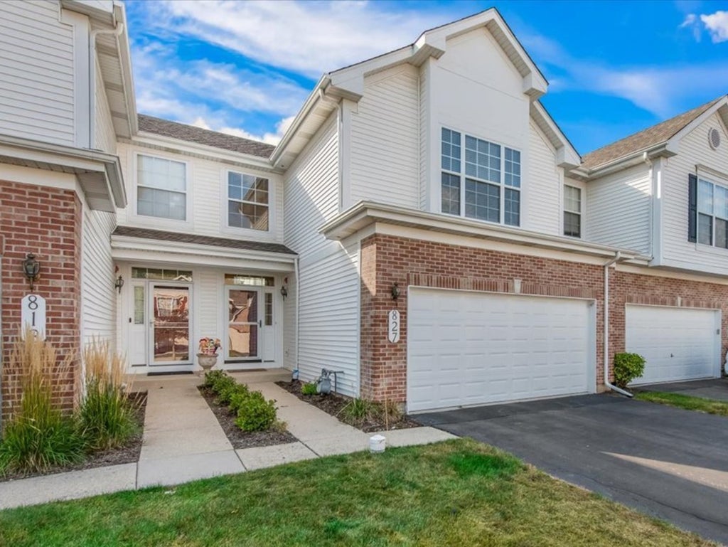 827 Riding Lane 827, St. Charles