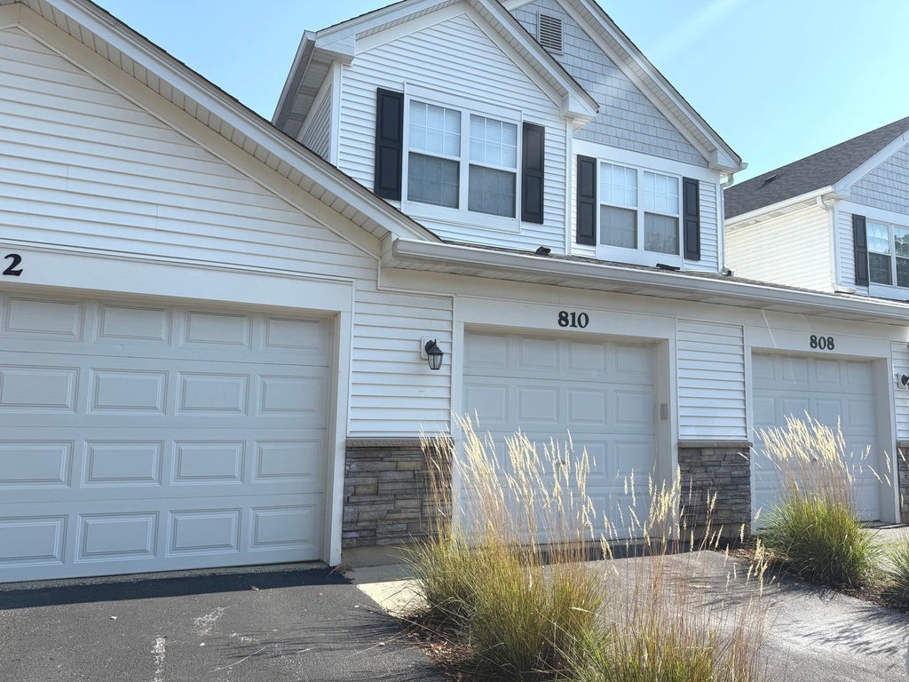 810 Woodewind Drive 810, Naperville