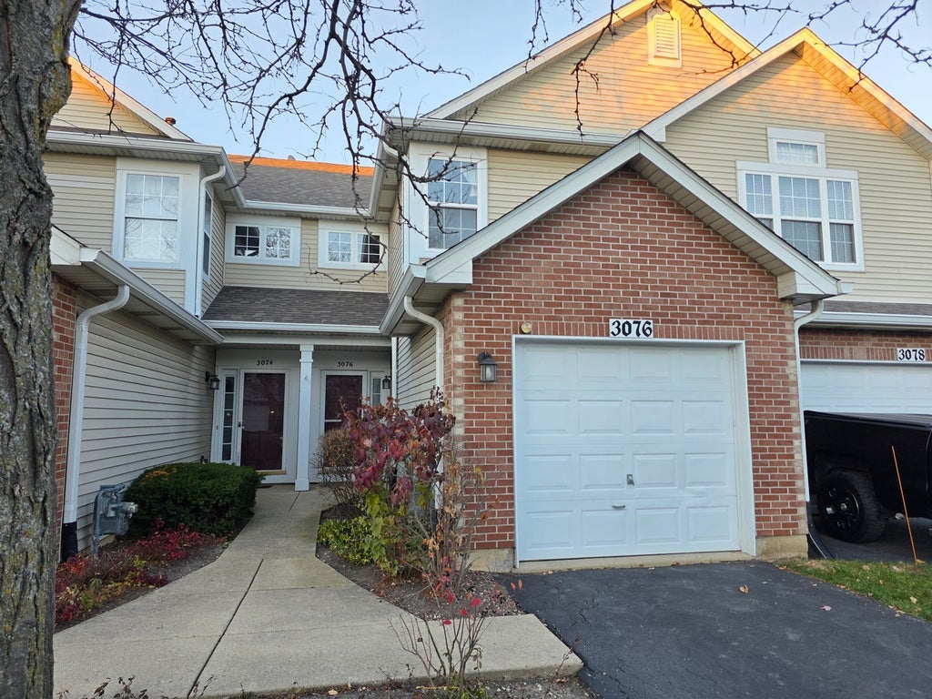 3076 Kentshire Circle 3076, Naperville