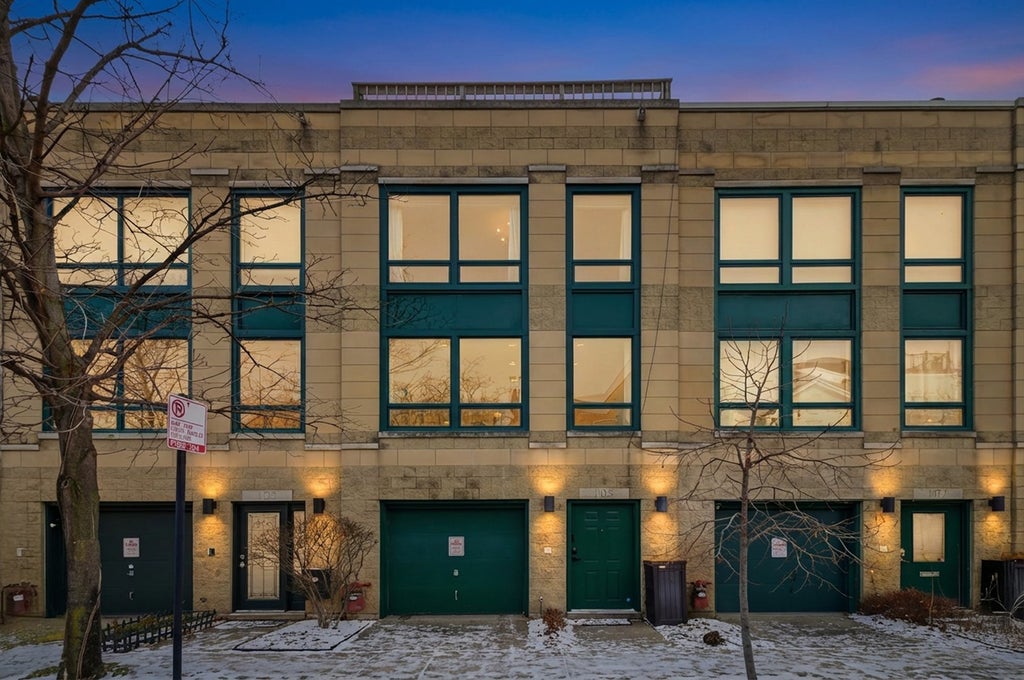 1105 West Fry Street, Chicago, 60642
