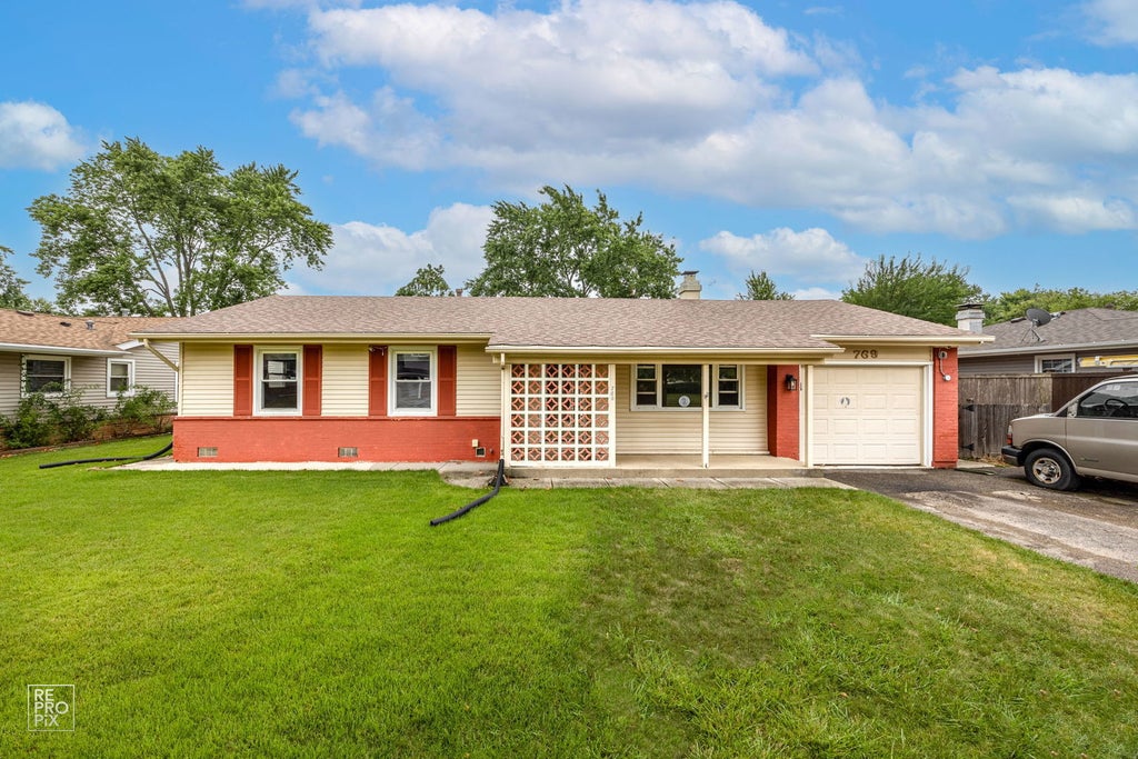 769 Penrith Avenue, Elk Grove Village