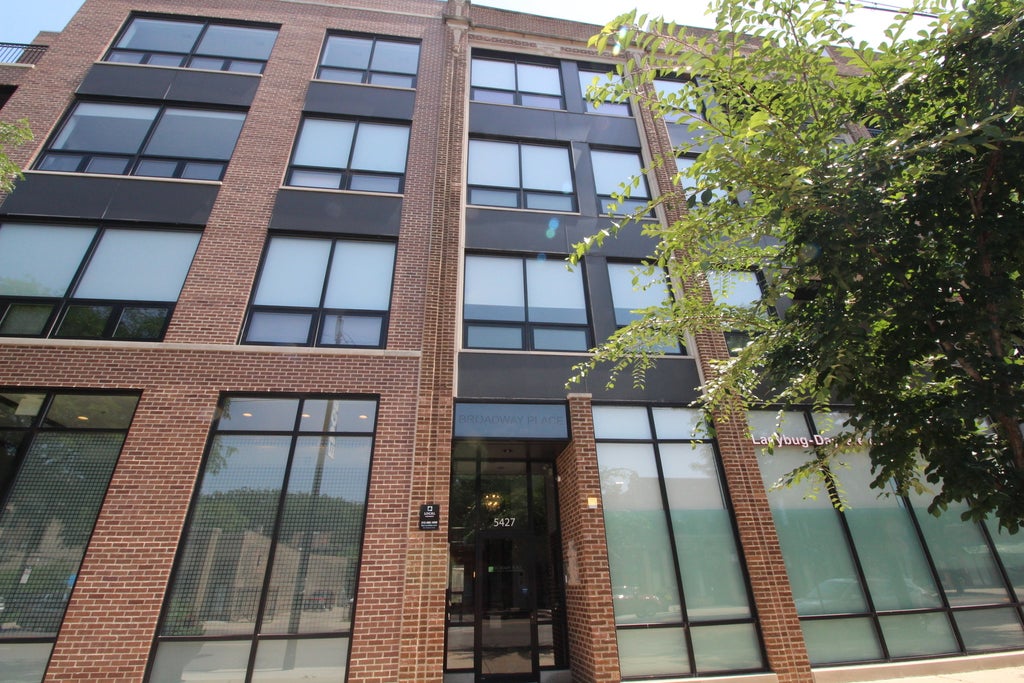 5427 North Broadway Street 3g, Chicago, 60640