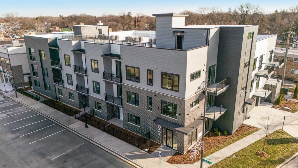 27 West Park Boulevard 209, Villa Park