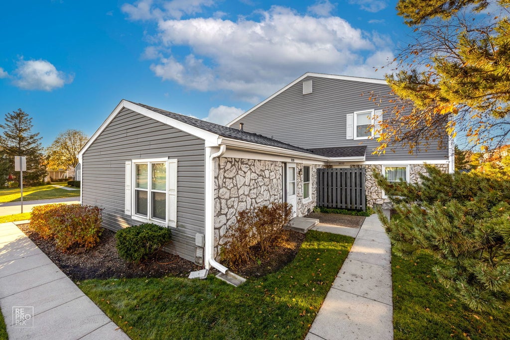 1030 Brunswick Harbor Lane 1030, Schaumburg