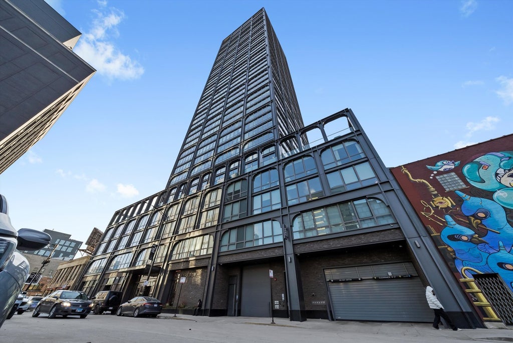 164 North Peoria Street 1705, Chicago, 60607