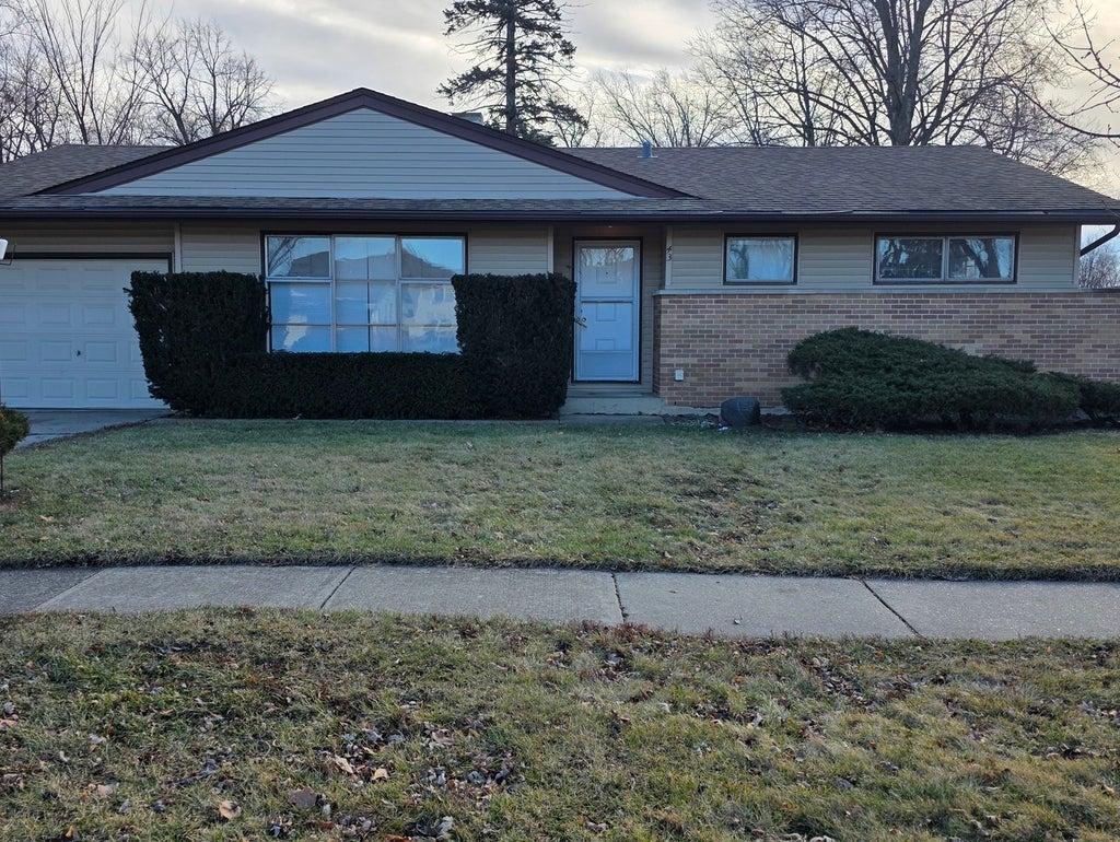 43 Woodcrest Lane, Elk Grove Village