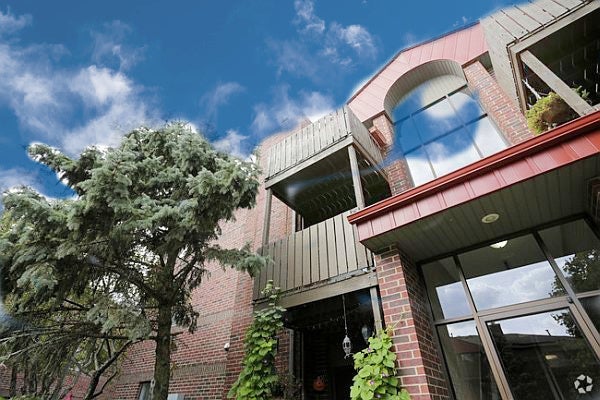 1350 Brook Street J, St. Charles