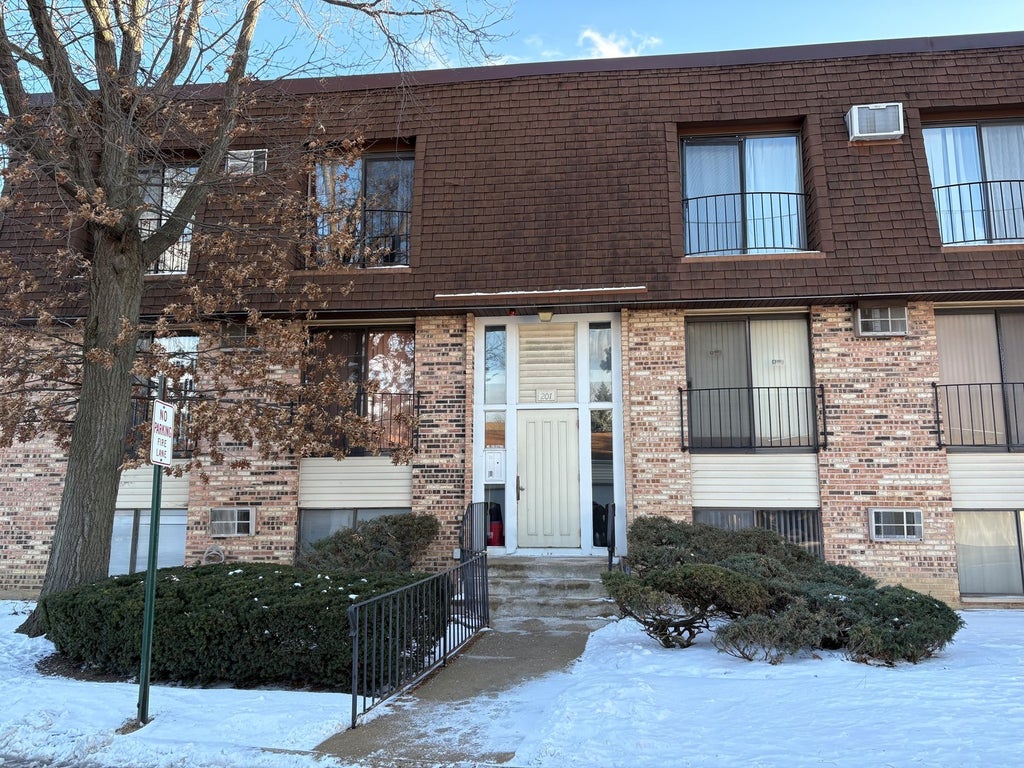 201 North Waters Edge Drive 101, Glendale Heights