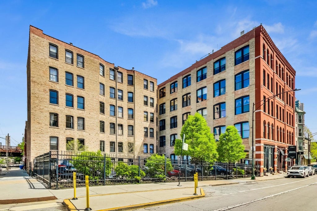525 North Halsted Street 212, Chicago, 60642