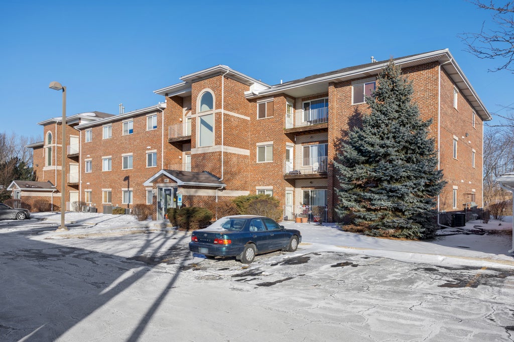 881 North Swift Road 203, Addison