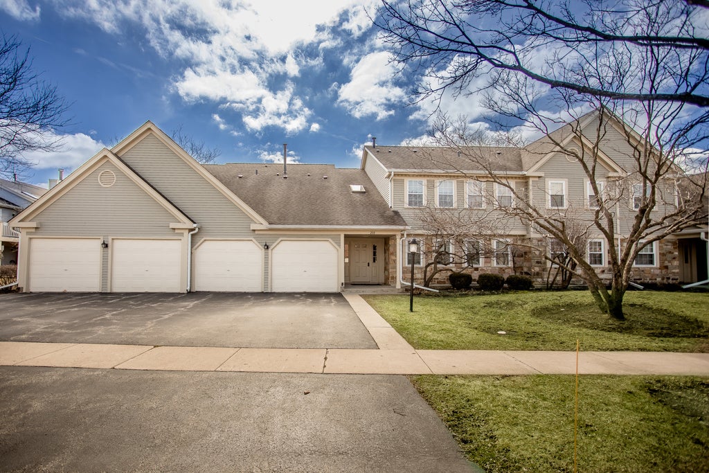 208 Dublin Lane X2, Schaumburg