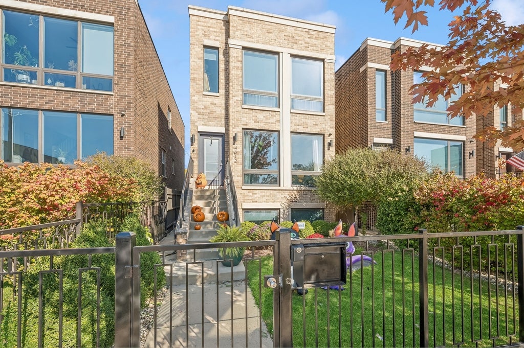 4612 West Addison Avenue, Chicago, 60641