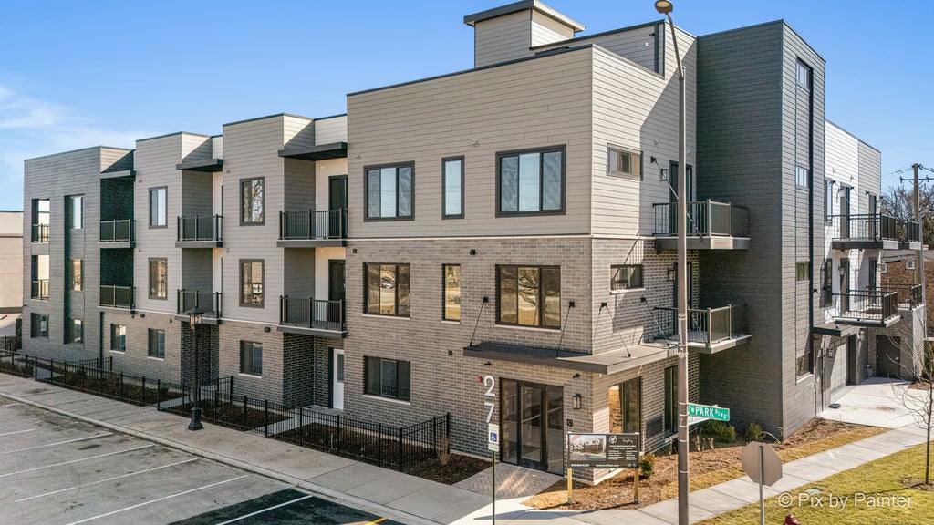 27 West Park Boulevard 303, Villa Park