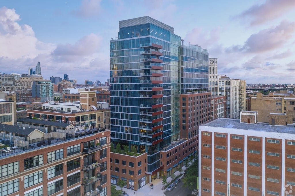 205 South Peoria Street 1515, Chicago, 60607