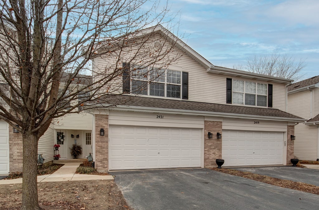 2421 Stoughton Circle 2421, Aurora