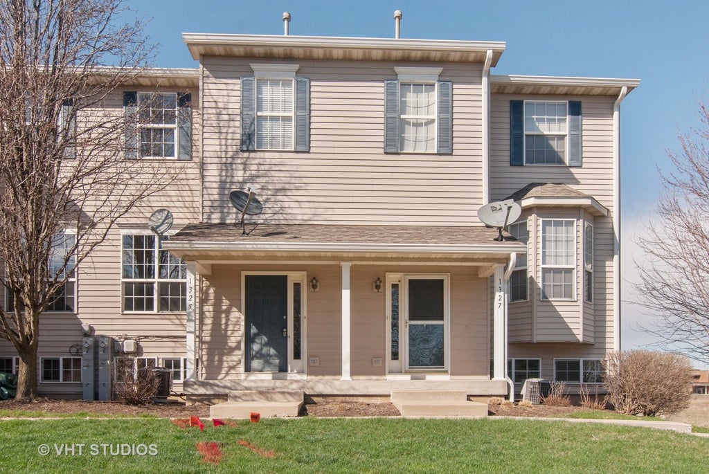 1325 Chestnut Lane, Yorkville