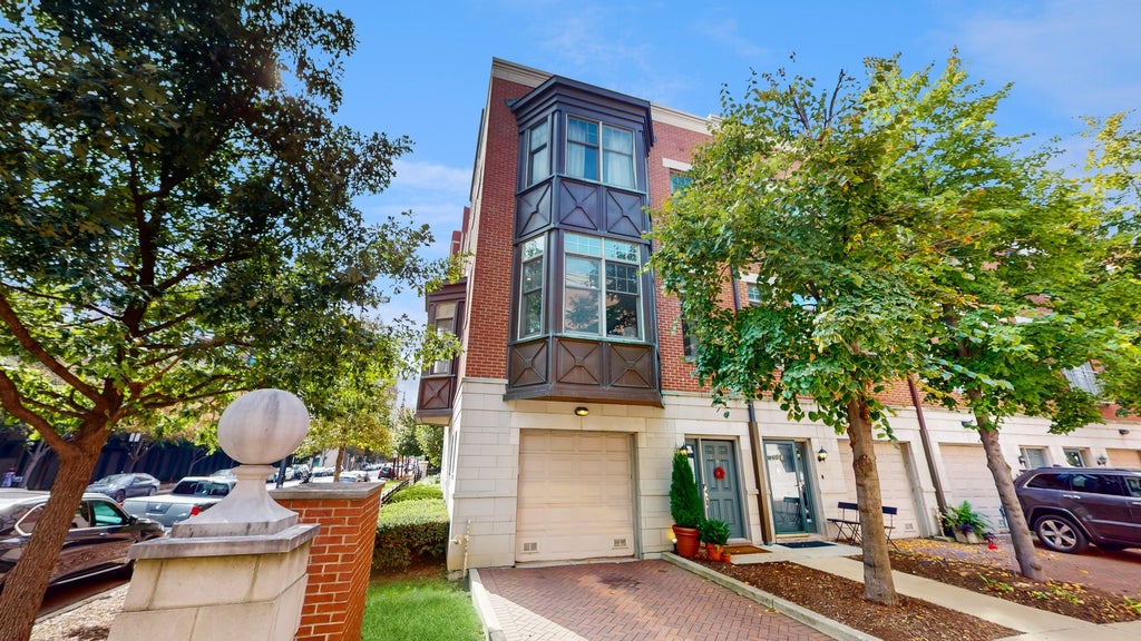 2008 South Calumet Avenue A, Chicago, 60616