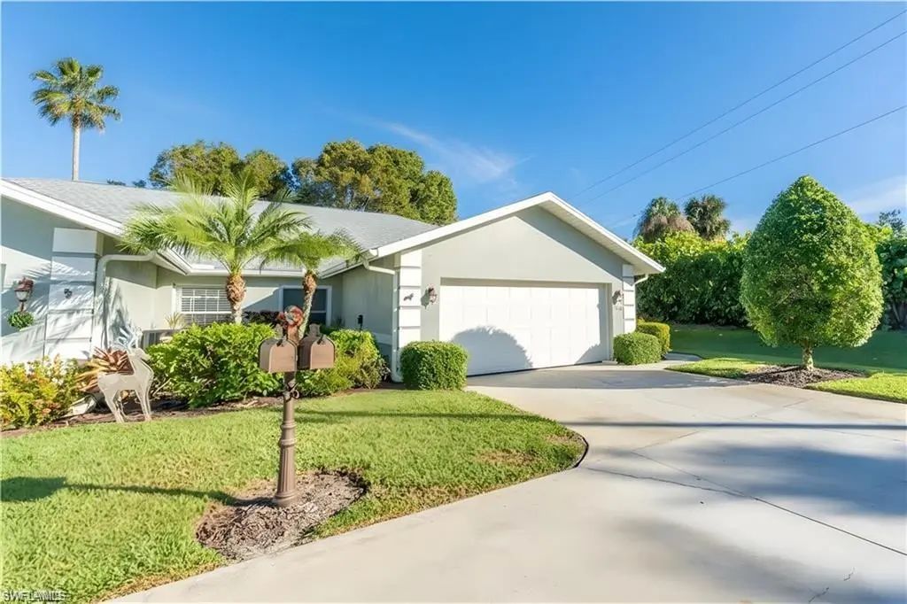 1704 Royal Cir 602, Naples