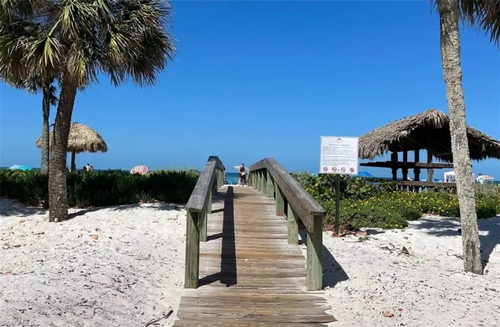 1300 Gulf Shore Blvd N 304, Naples