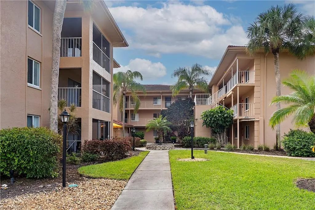 1075 Foxfire Ln 310, Naples
