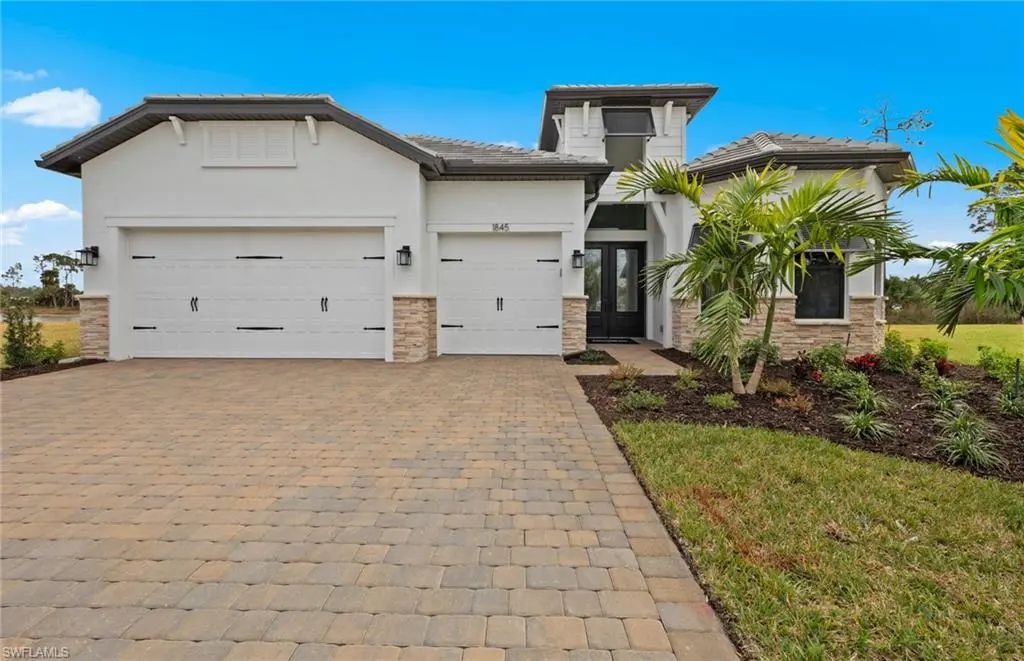 2004 Don Benito Way, Naples